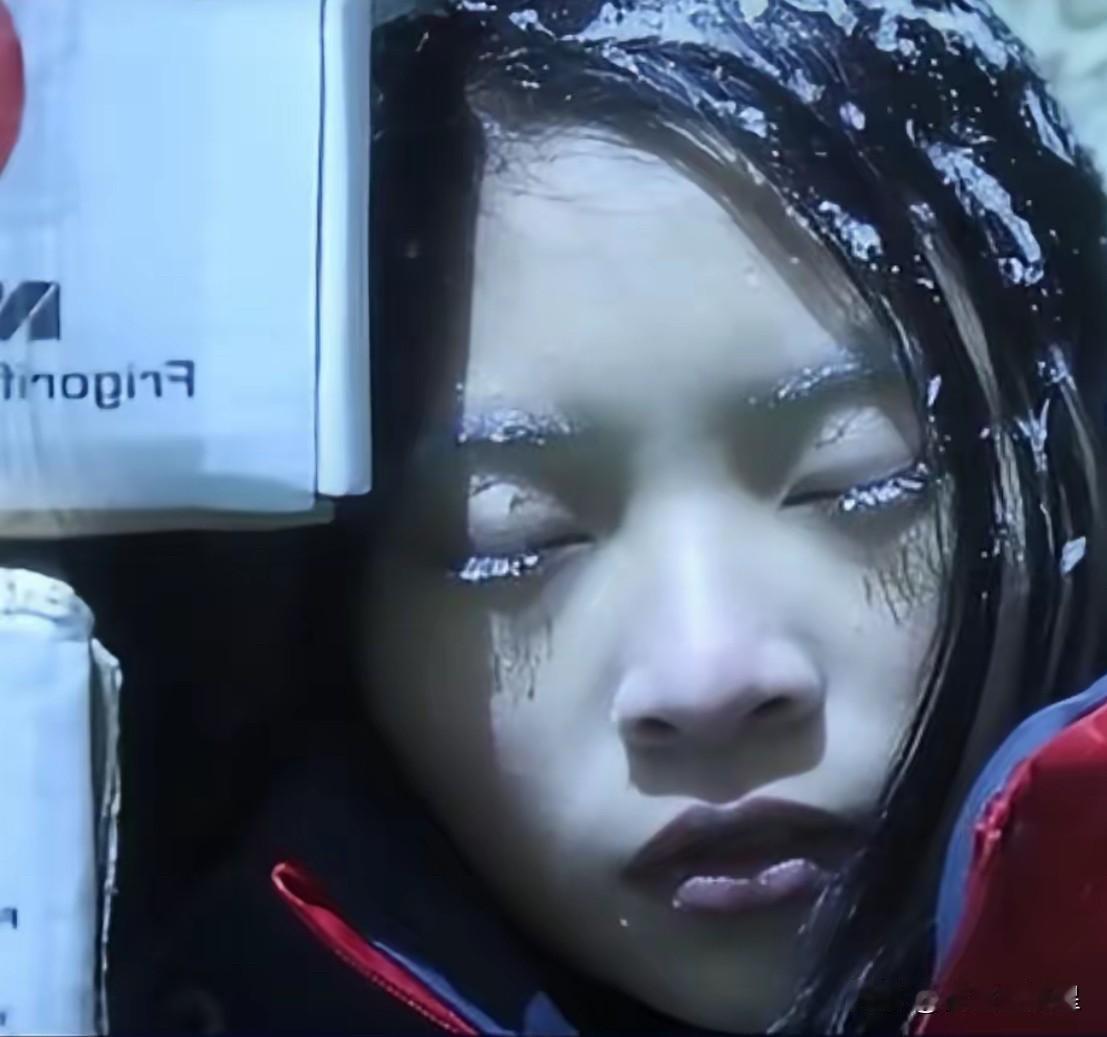 广东揭阳冷库事件中，男同事以“恶作剧”为名锁住女同事，听其拍门呼救却嬉笑离开，事