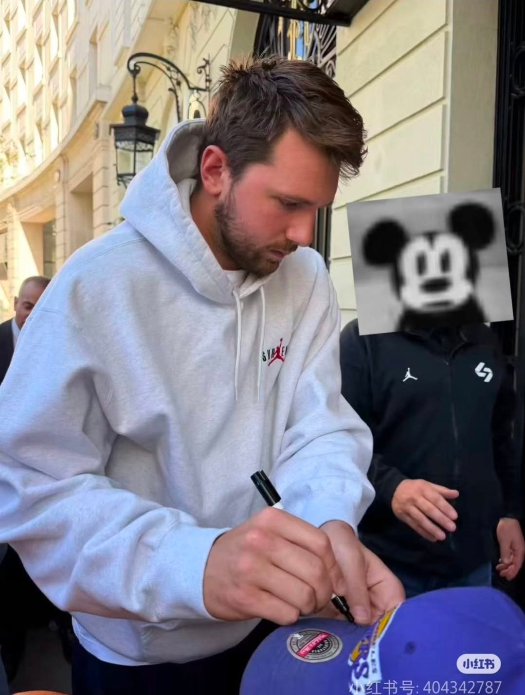 东契奇在西班牙。洛杉矶湖人