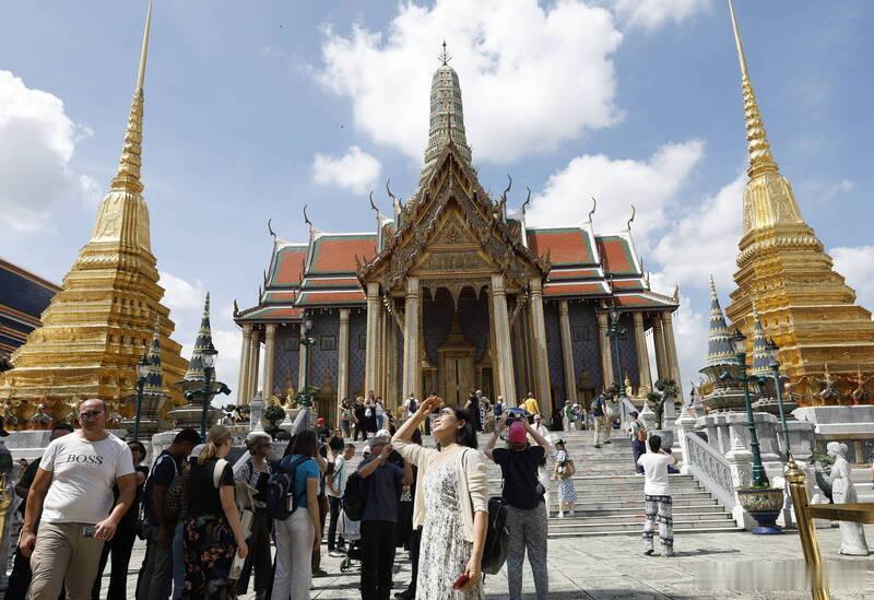 【中国游客变少了？泰国政府急于振兴旅游业，民间却认为“挺好”】 受多重因素影响，