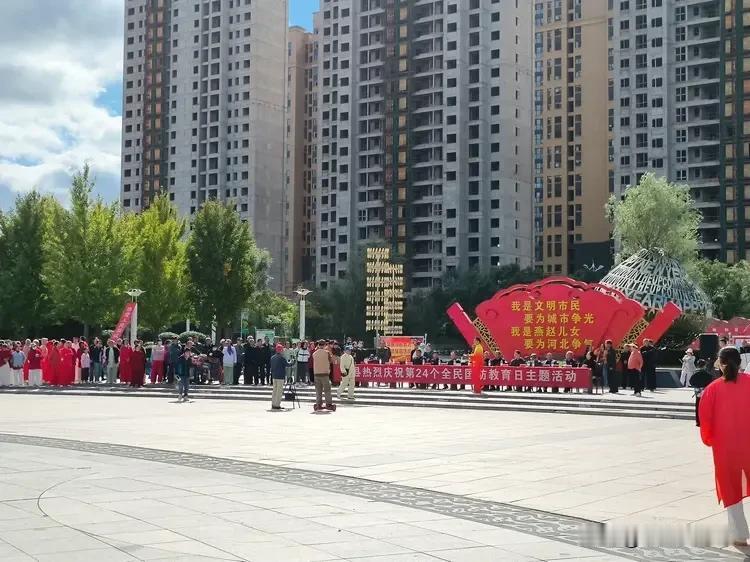 “爱我中华，心系国防，全民健身，太极同行。”这是蔚县为祝贺第24个全民国防教育日