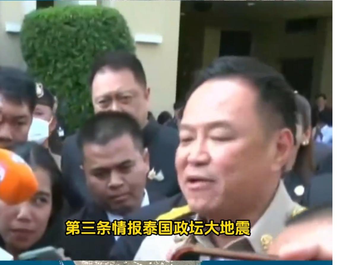 泰国总理阿努廷在战火中宣布：重新大选
---

当地时间十一日，泰国政坛突发剧变