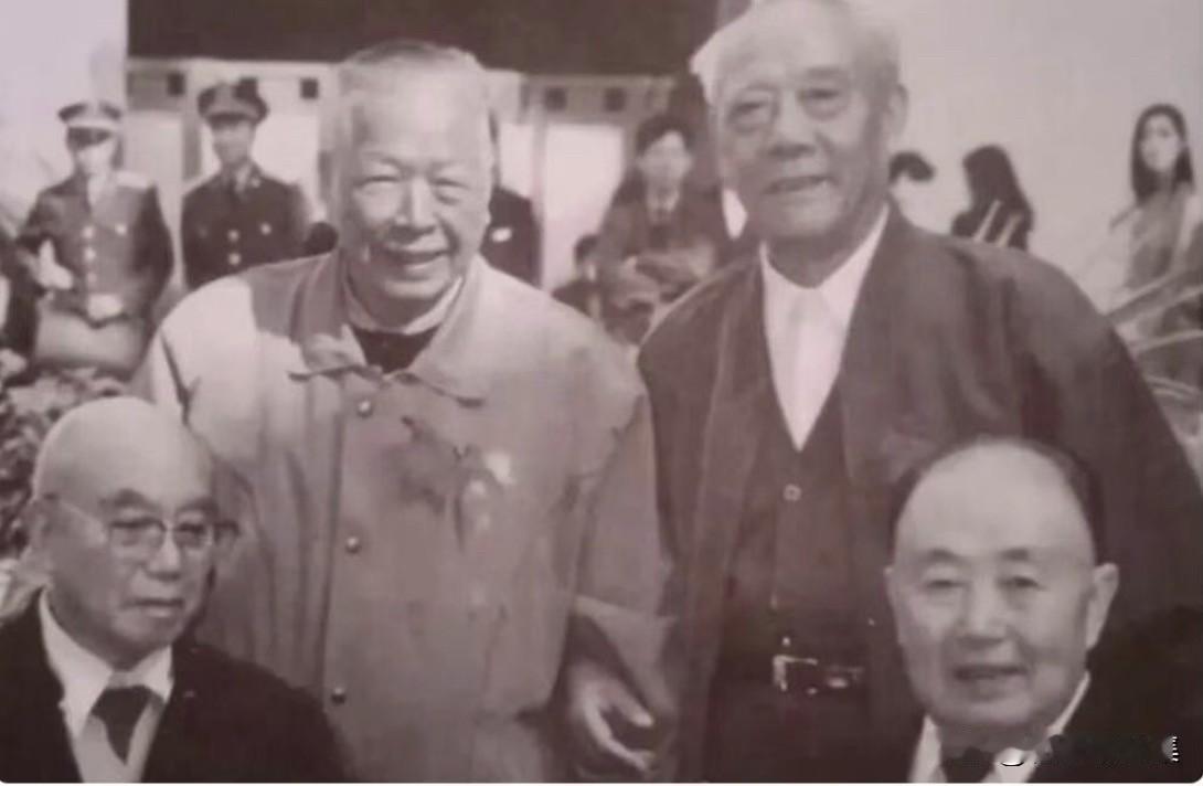 上世纪九十年代，萧克、罗元发、王宗槐、马文瑞四位老将军合影。他们都是历经长征、烽