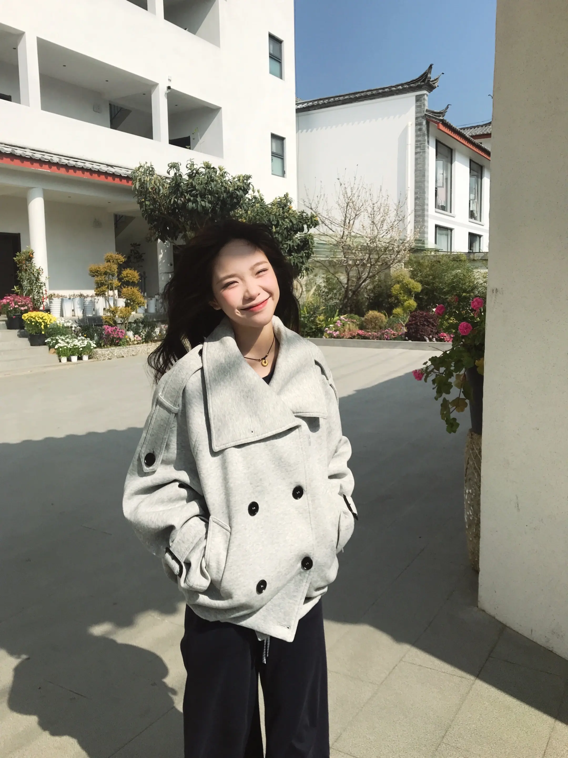 她实在乖的可爱   所以有点脾气也没关系