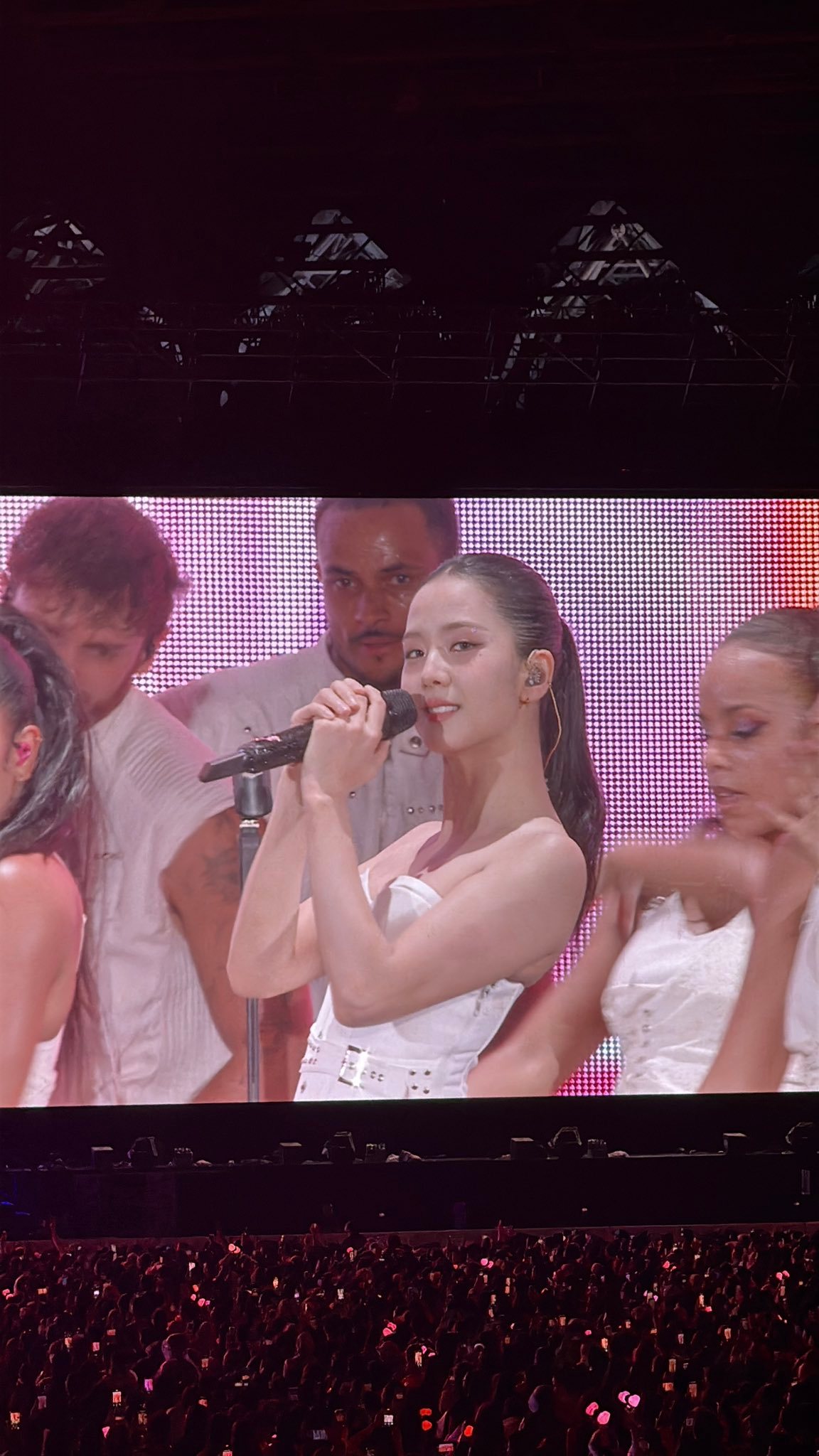 今晚演唱会上的JISOO ​​​