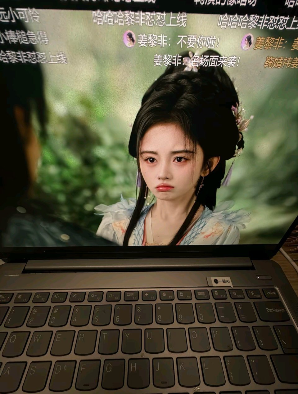 姜黎非：？这是什么意思给我家黎非整成大头娃娃了🙊 
