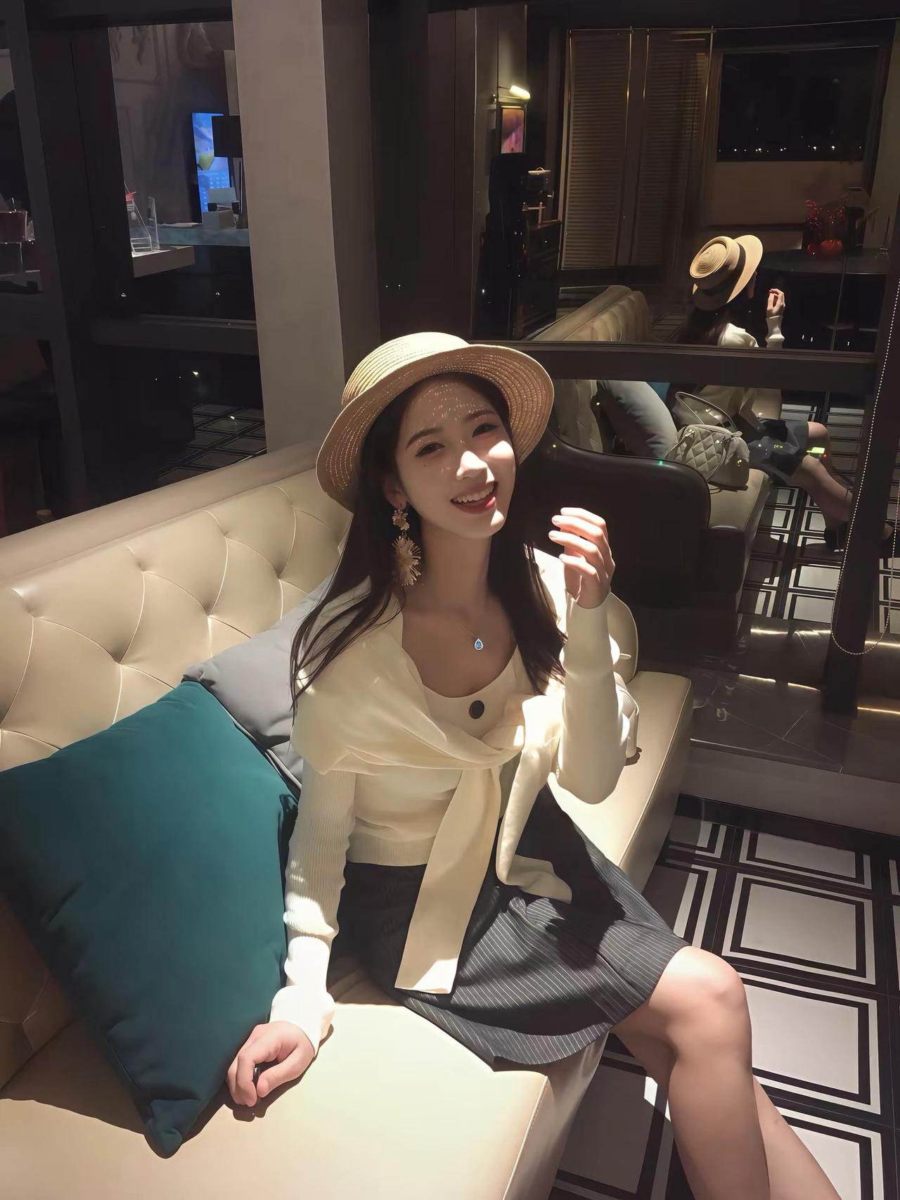 漂亮的御姐 有杀气^-⩊-^