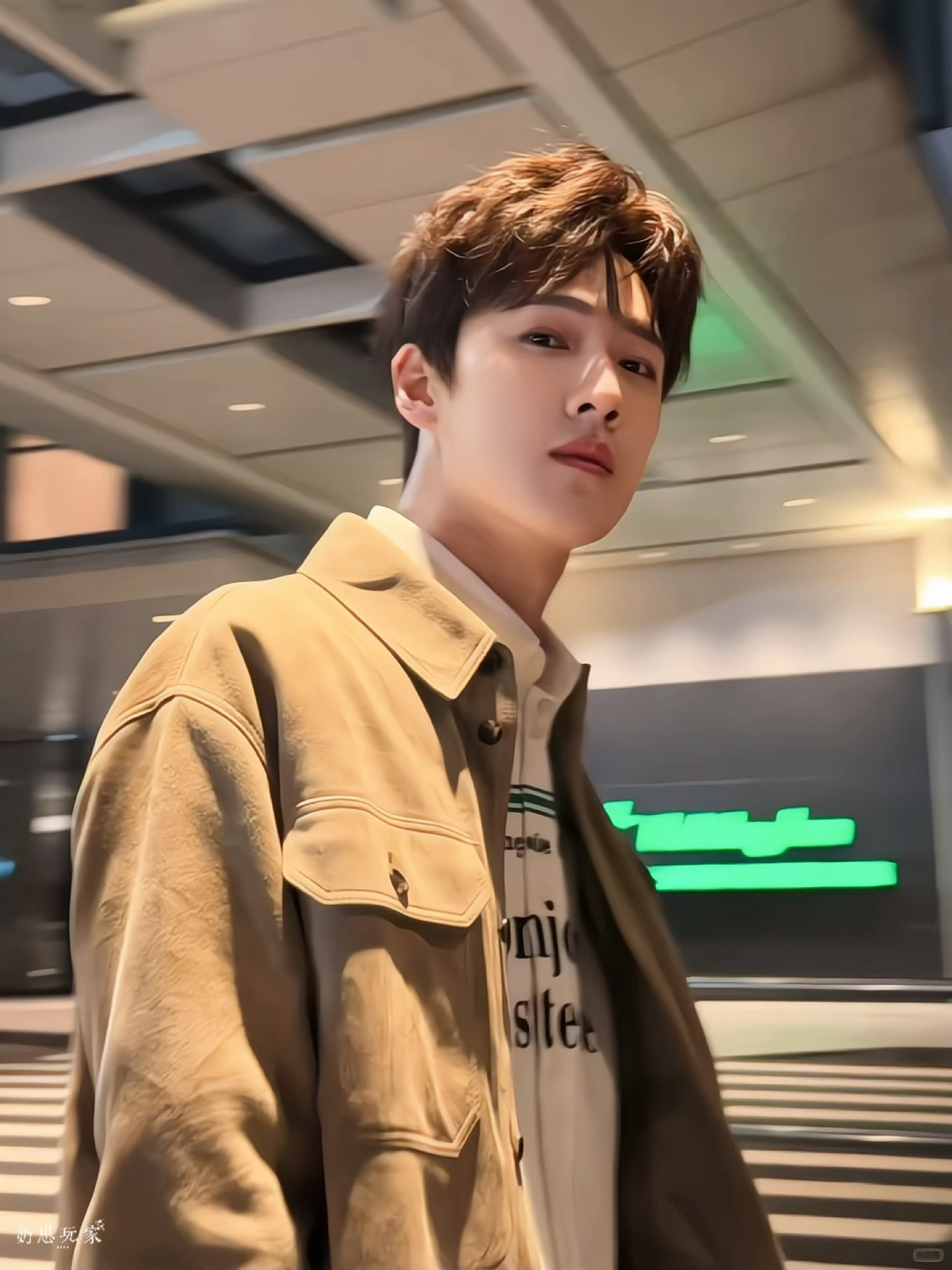 天呐李昀锐这个视角在街头遇见让人终身难忘的crush🥰🥰 