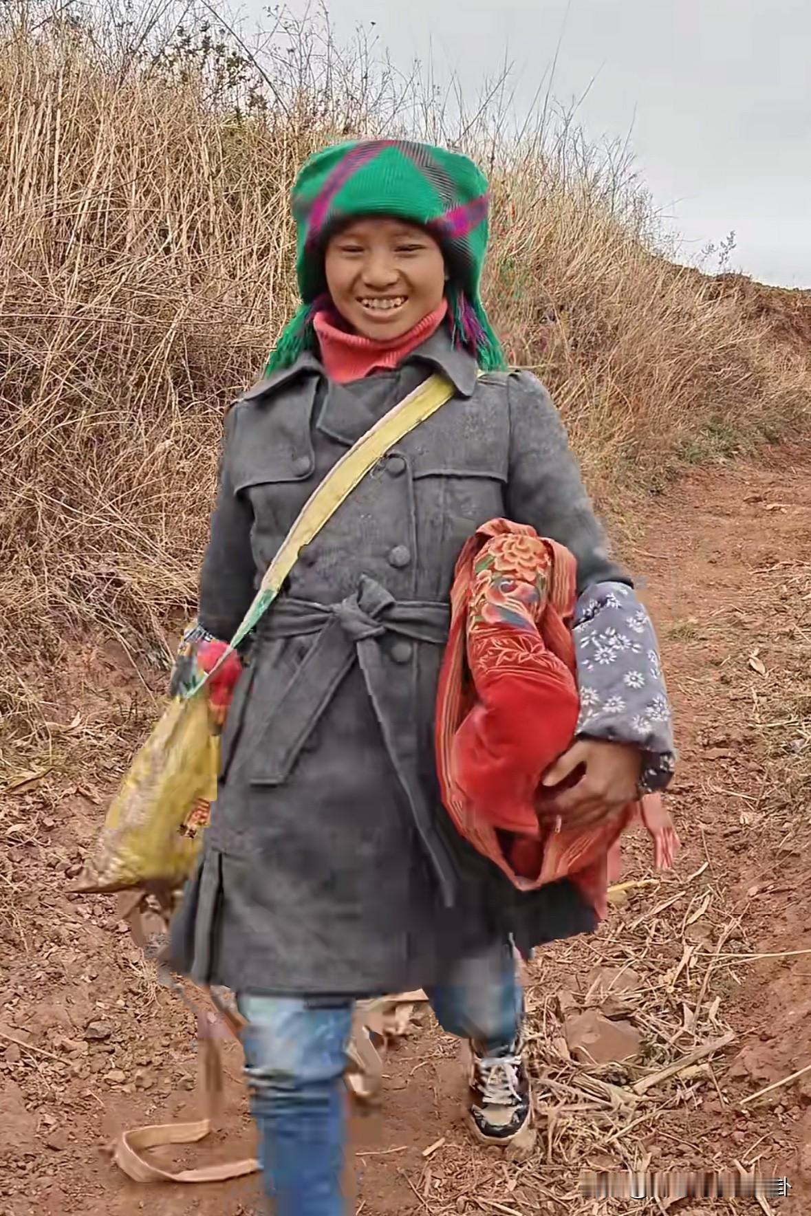 人一有钱面相都变了，刚刷到小英，像换了个人，就是那个把牛喂的很瘦很瘦的网红小英。