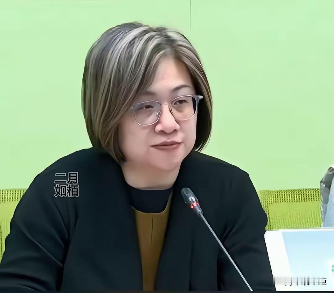 民进党立委陈培瑜今天（3日）在脸书发文妄称，民众党立委李贞秀（陆配）要放弃对岸户