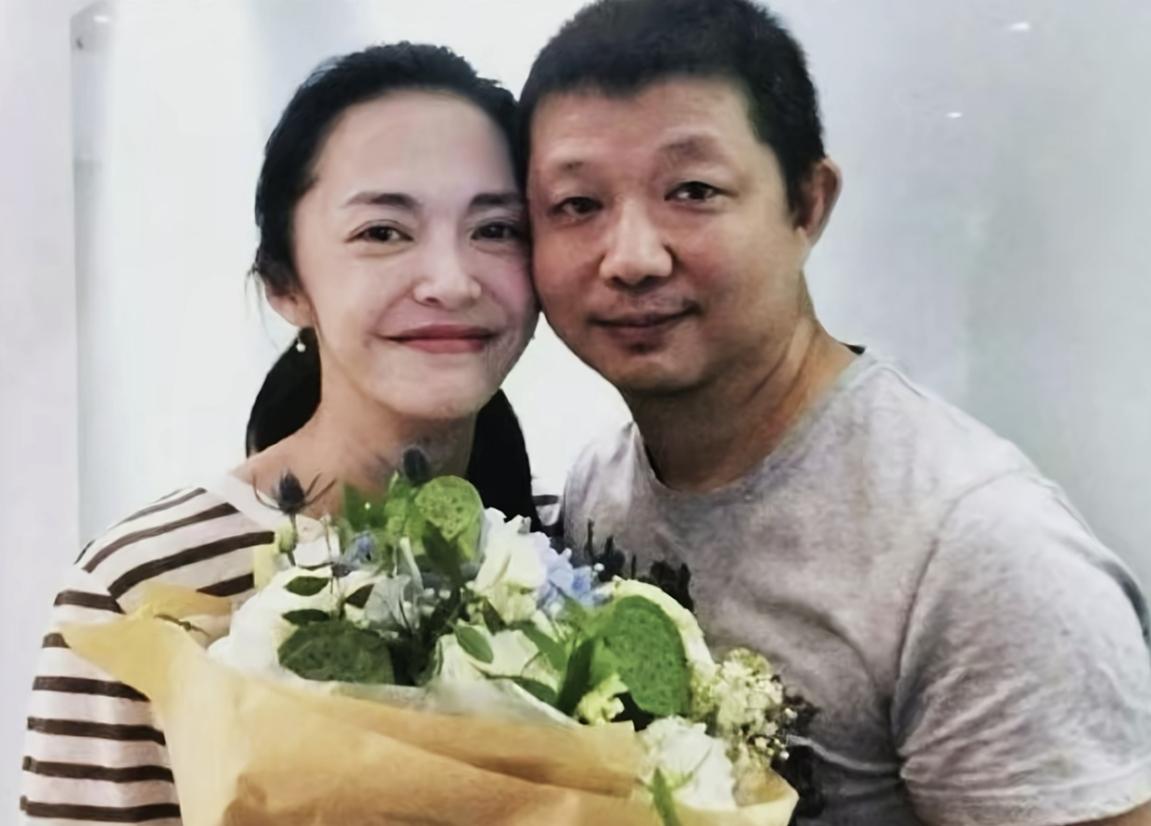 46岁的姚晨又离婚了。明星的婚姻就像闹着玩，动不动就离婚。看看曹德旺、马云这样的