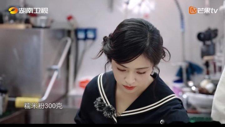 沈月差点给驴打滚洗澡中餐厅名场面中餐厅沈月[超话]沈月在中餐厅差点给驴打滚洗澡的