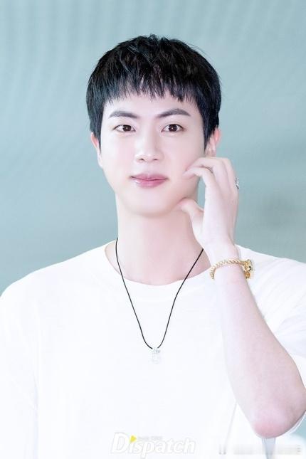 #防弹少年团[超话]# 成员#金硕珍[超话]# 将于11月携solo专辑回归。 