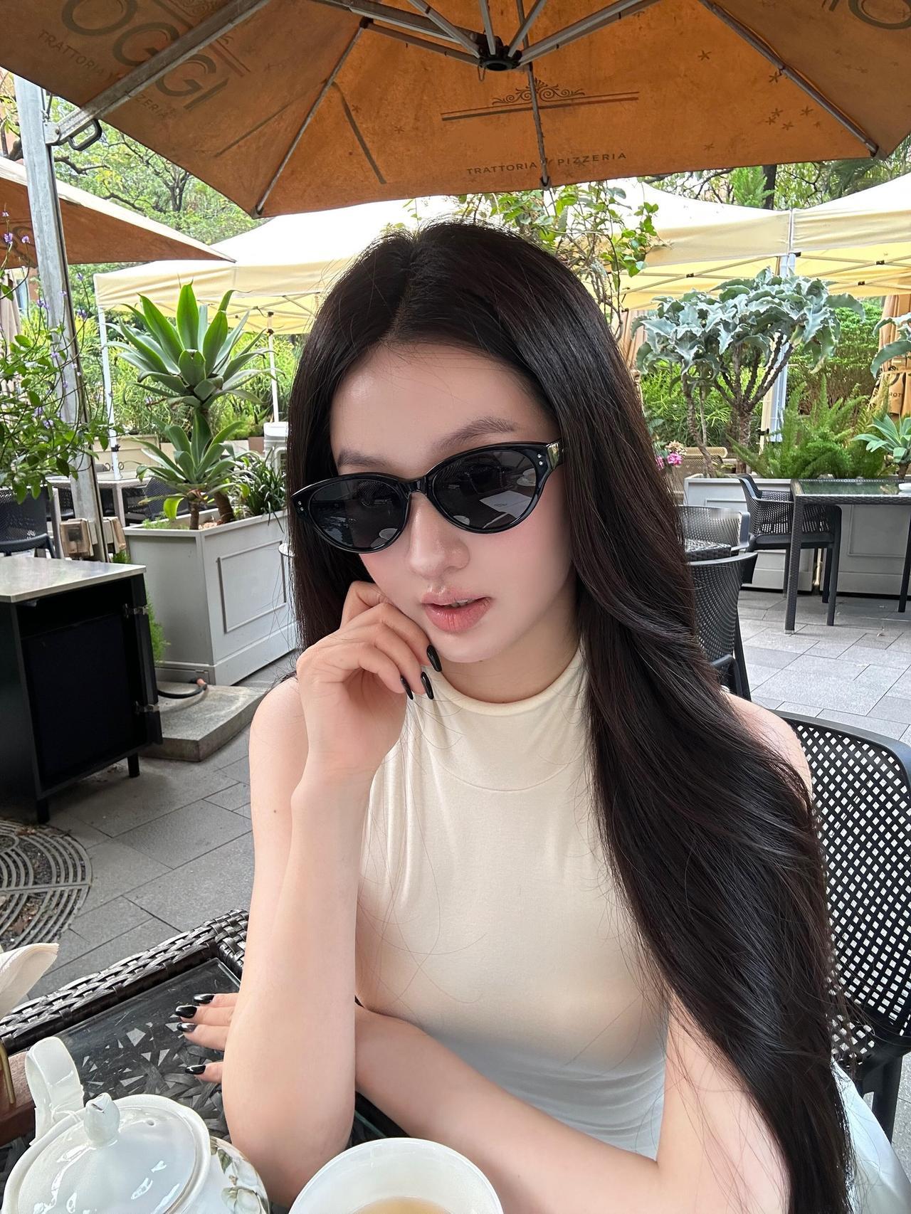 喜欢简单干净的穿搭，不张扬不浮夸，舒服自在才是日常首选。简约穿搭 女生日常 日常