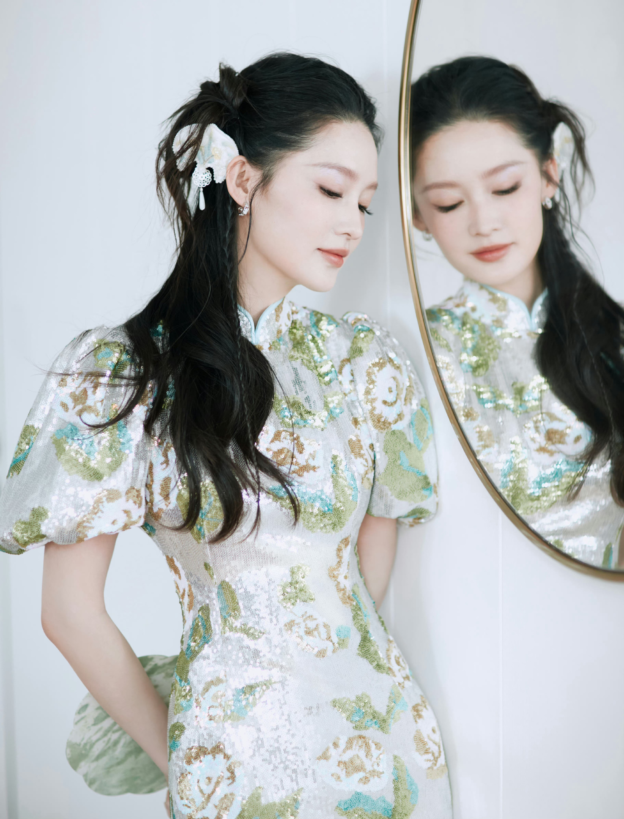 #李沁新中式妆造#谁懂啊，李沁的气质和新中式简直是绝配，这个妆造真的对我的眼睛很