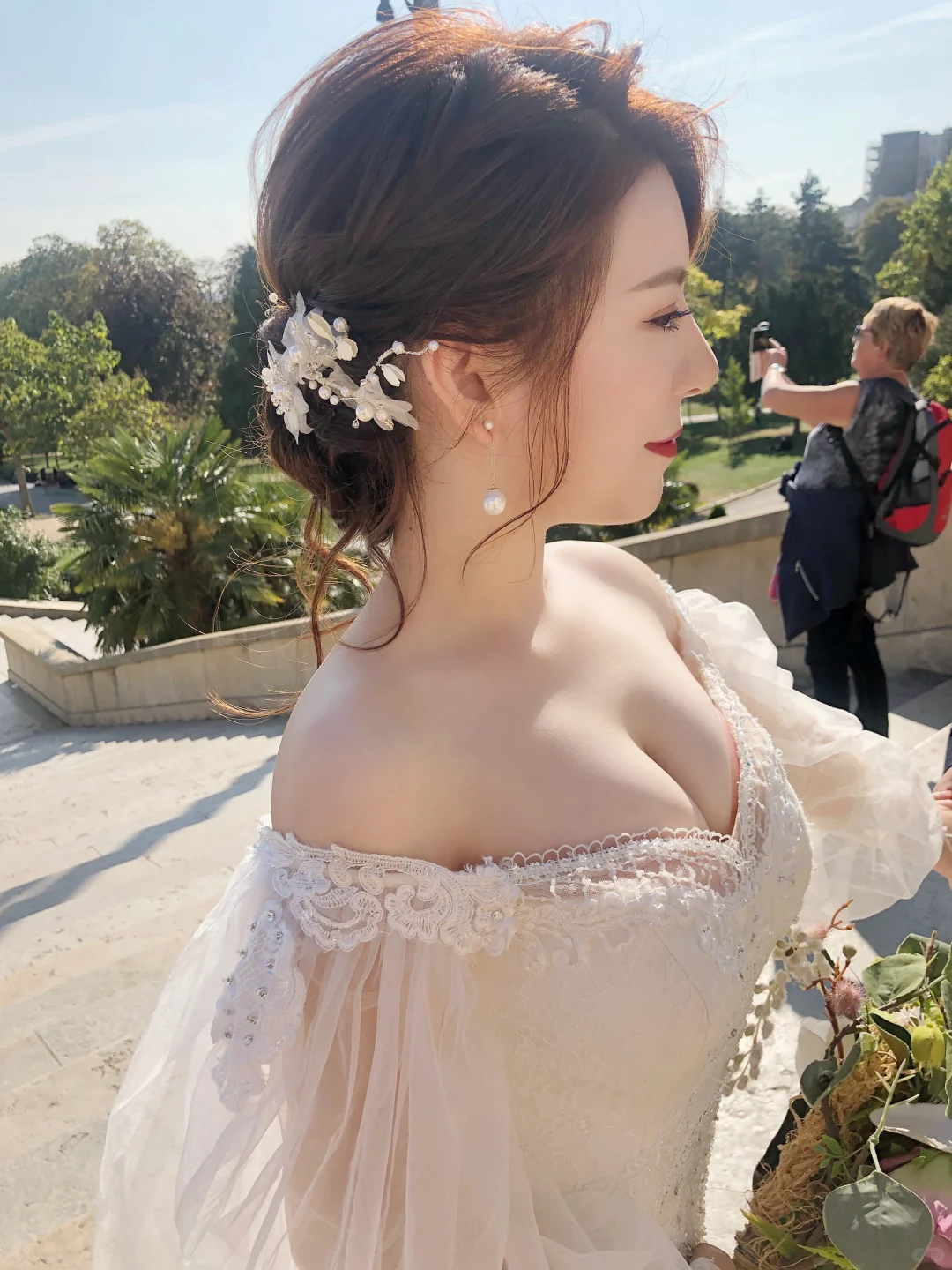 求大神帮我把后面的人p掉～