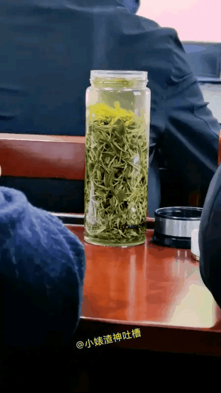 口味真重，泡这么多茶叶，是吃茶还是泡茶？一下子泡这么多茶叶就是不懂喝茶。
喝茶汤