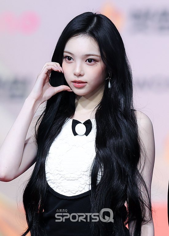 ian、jiwoo、yuha 三位门面 line 今日SBS红毯的视觉中心是谁？