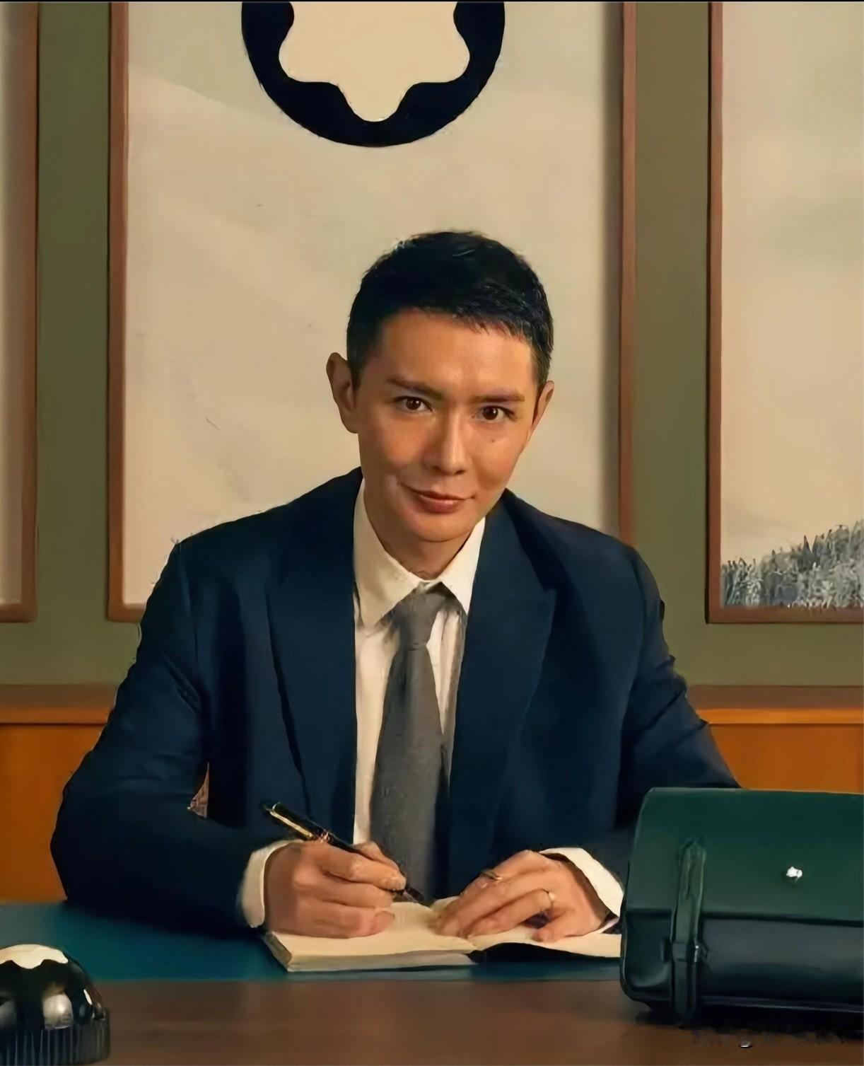刘冲是一个非常聪明的人
vogue盛典现场众星亮相，先是将杨幂安排到刘亦菲旁边，