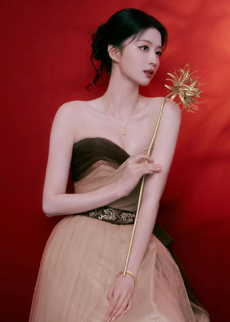 王楚然美图分享，优雅美丽，颜值出众 美女明星照分享 女神图来袭 赵露思壁图
