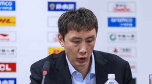 易立：目前球队缺乏在关键时刻能解决问题的小外援