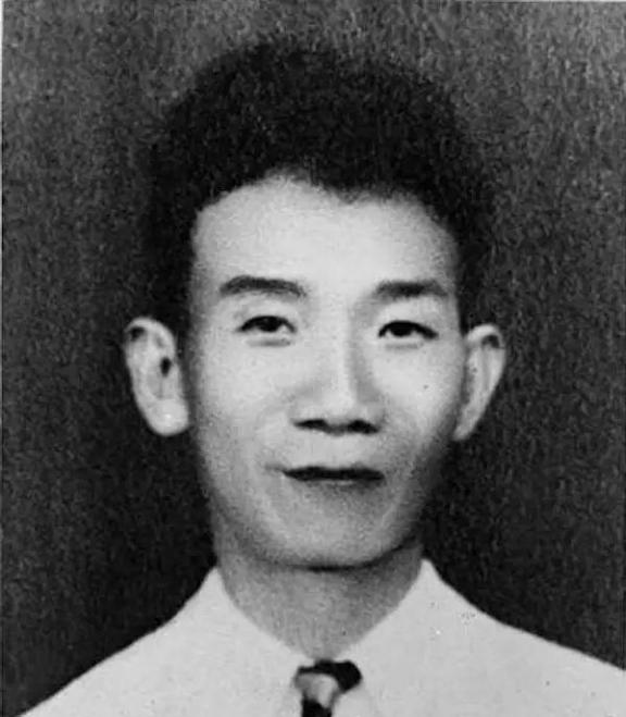 1919年，23岁的郁达夫去逛青楼，想要发泄一晚，对老鸦说：“给我找一个年纪最大