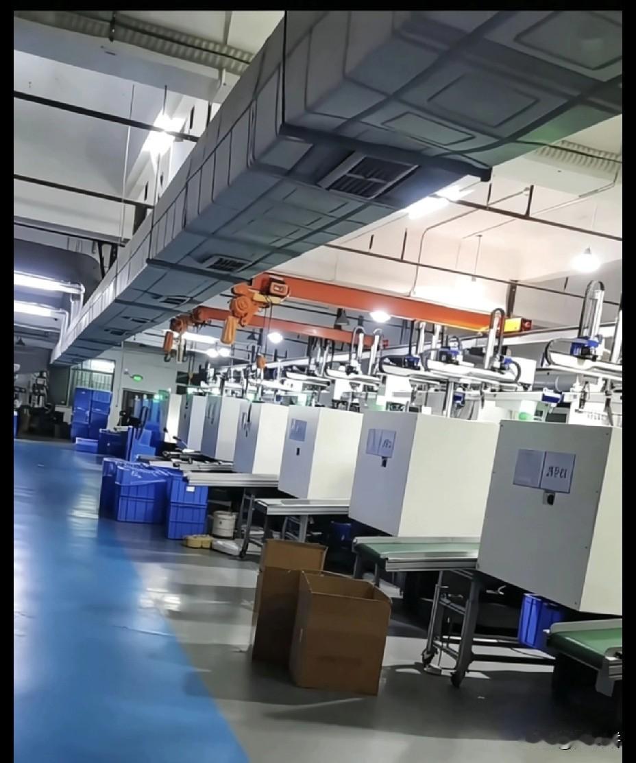 大家都不愿上班挣钱吗？订单爆满，人员严重不足，开机的人都没有。。。