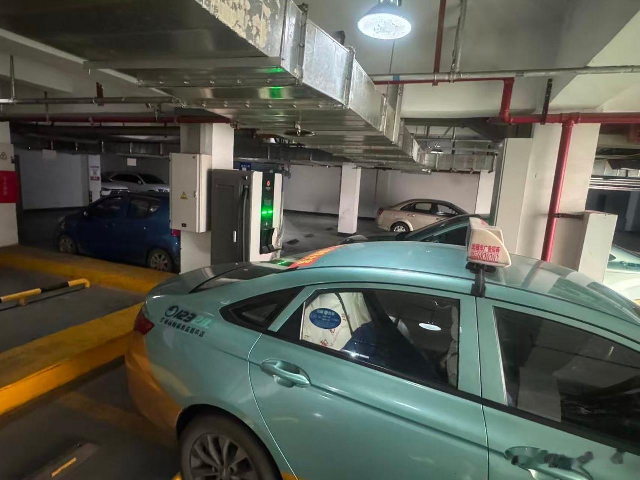 小区地下车库安装快充桩是否合法？相关部门回复来了…
   近日，有网友在论坛发帖