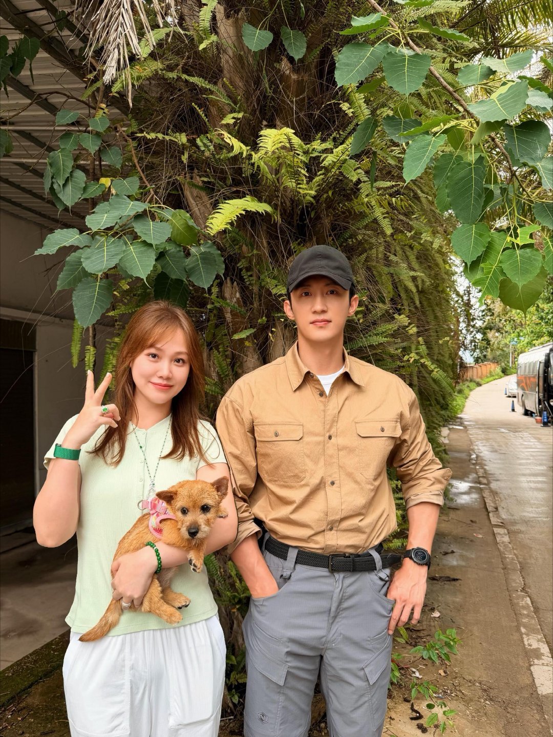 黄景瑜养了新小狗黄景瑜喜提新小狗🐶 诺维奇梗犬“夏天”上线，吃饭遛弯都贴身跟着