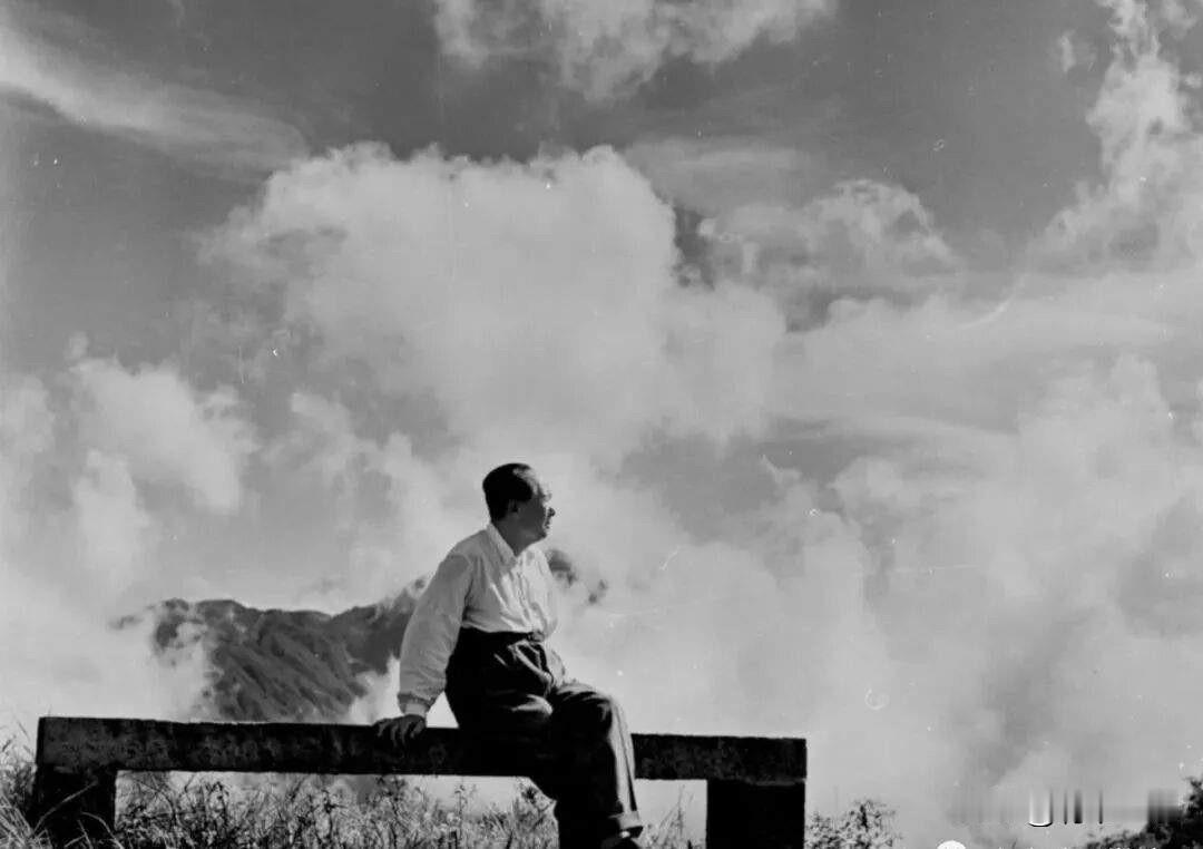 任何背离毛泽东思想的人，都不配做一名真正的共产党员！什么是共产党人的根与魂？
