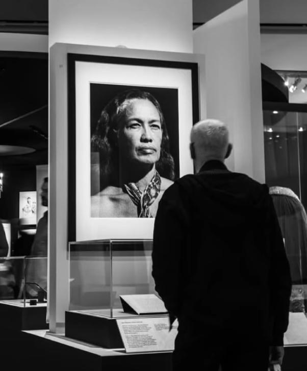 大英博物馆里有个夏威夷展品，上面写着“我们不是美国人，永远不会是美国人，我们将作