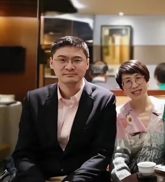 中国法学界顶层圈子很小，
每个人之间都有千丝万缕的联系。
几乎都受西方法律界的影