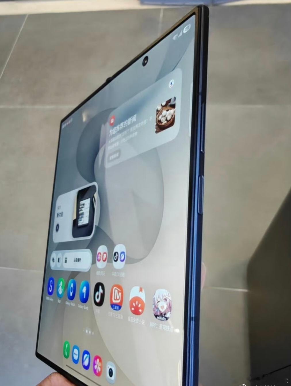 iPhoneDuo 折痕亮屏的情况下仔细看也还是有折痕的。现在的手机都会有一点，