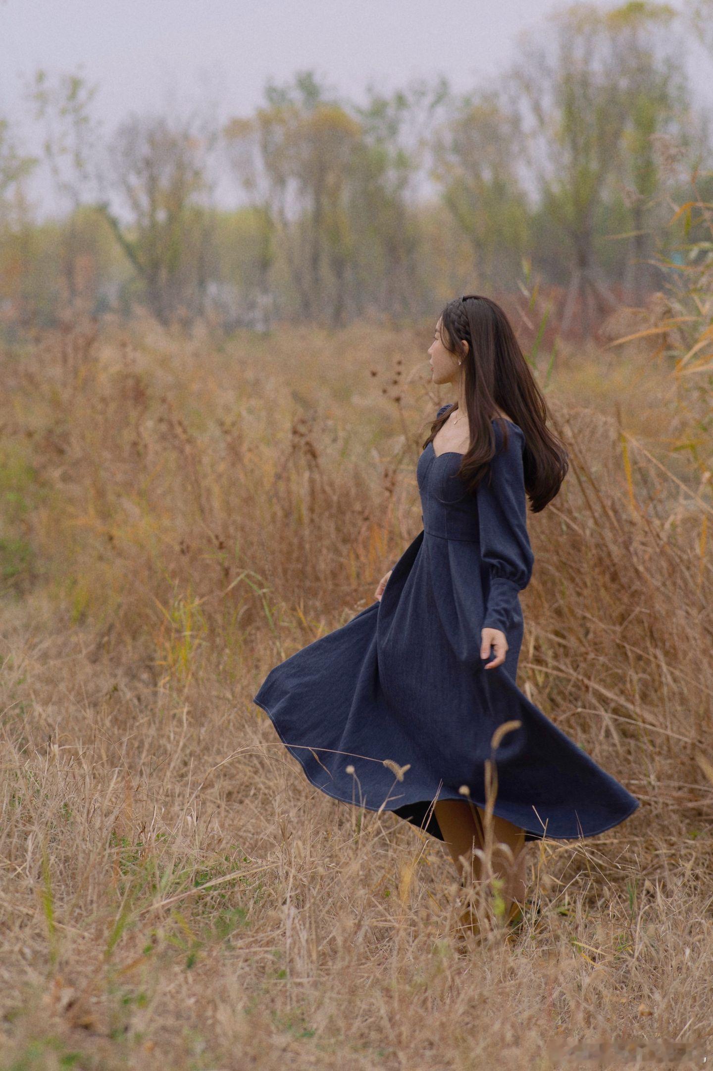 蓝色连衣裙，入秋必备