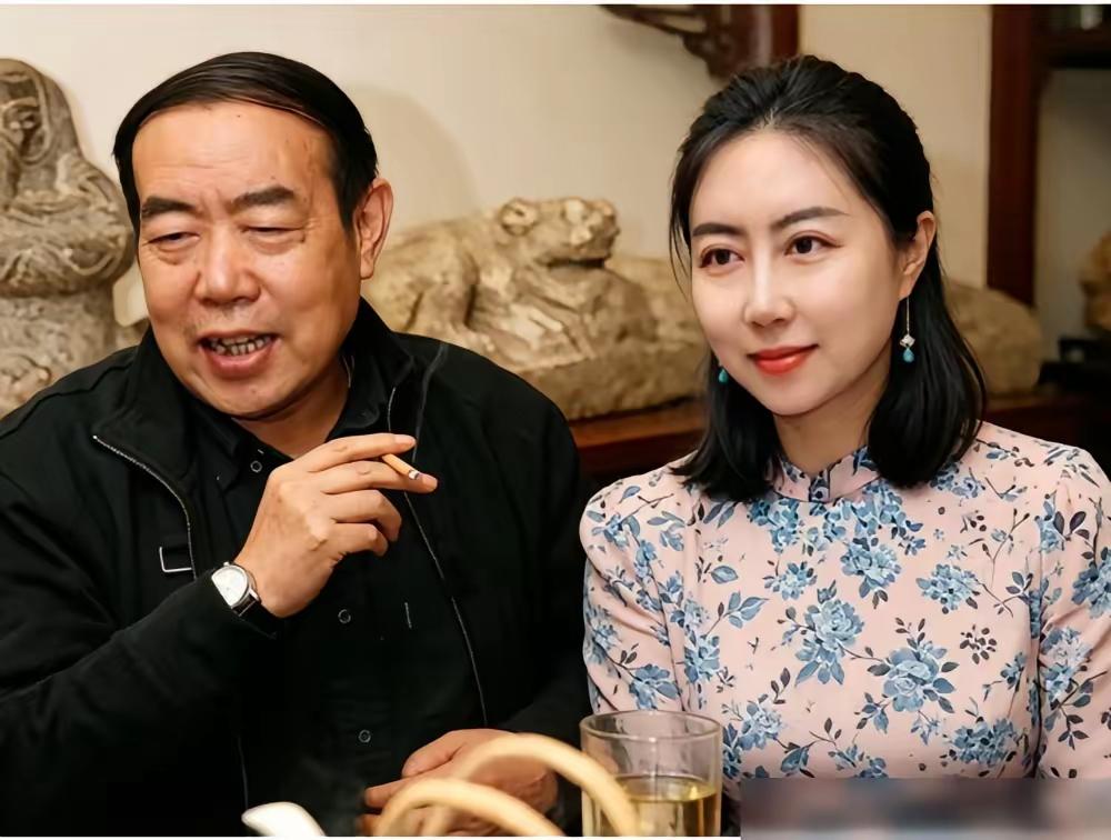 网友又提出一个“浅浅”的“棘手”问题：

如果贾浅浅硕士论文抄袭实锤，那贾浅浅的