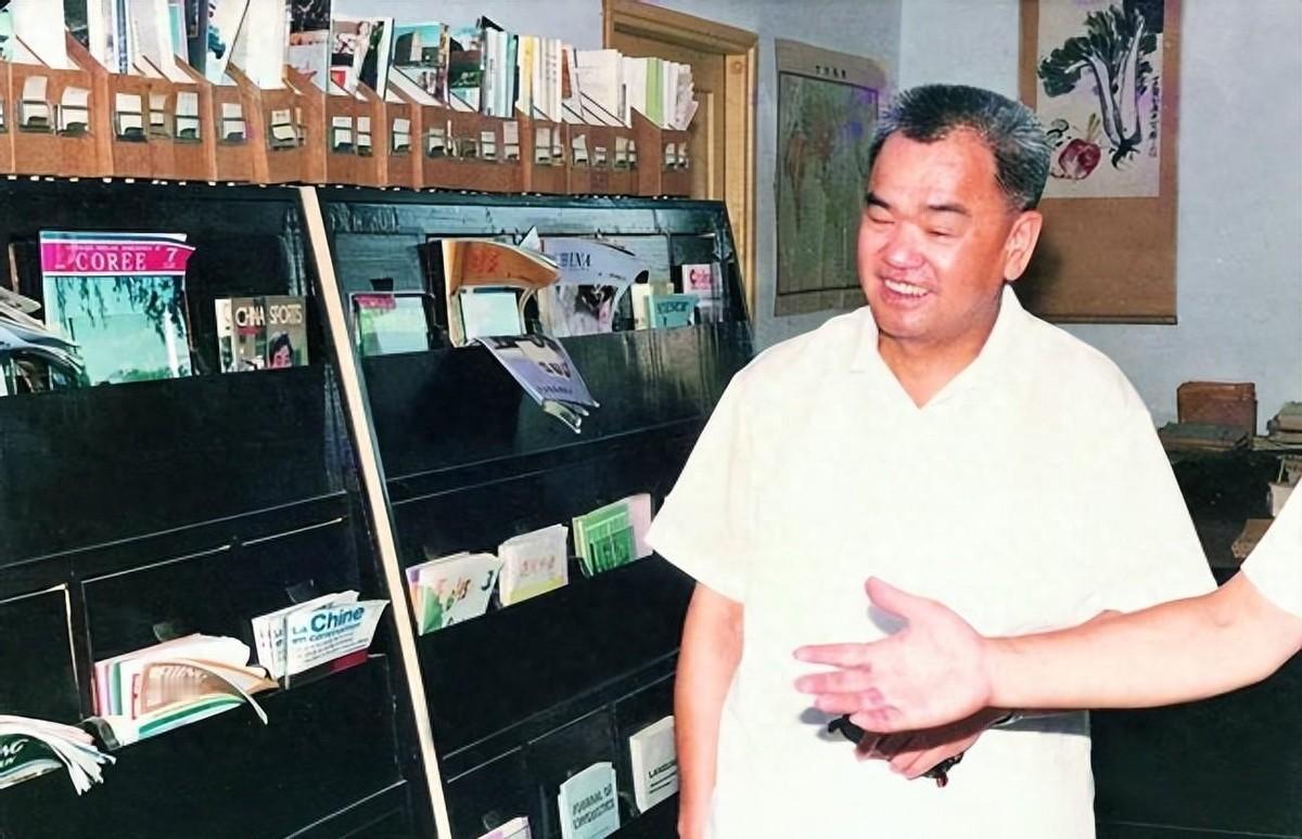 他48岁接替华老职位，69岁升至副国级领导，离休之后毅然选择回乡务农，这样的人生