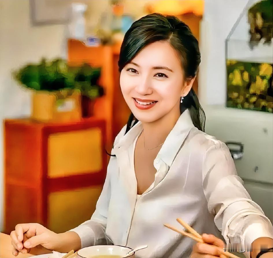 陈好表示过：“我择偶，只需要对方爱我就好，对方的身家、外貌和职业都不重要。
而她