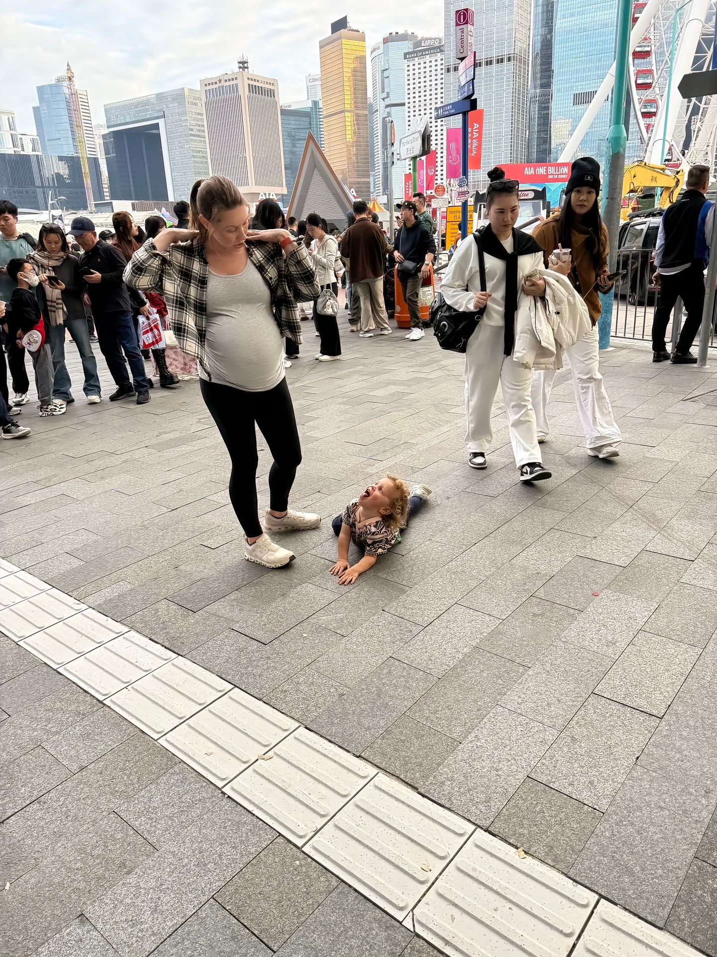 我刷到过一段话，大概是：为什么东方不擅长表达爱，因为西方是海洋文明 每一次出发都