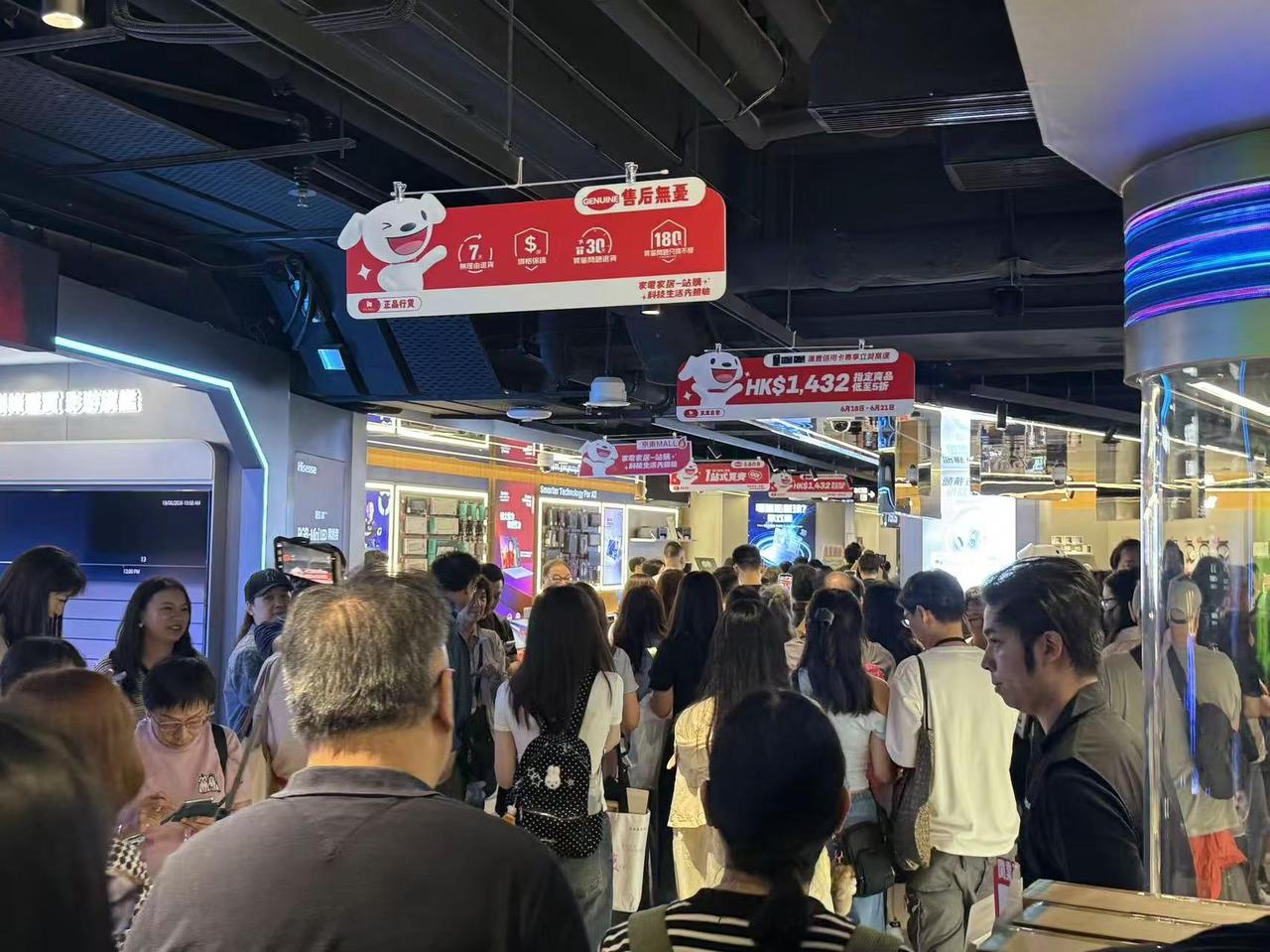 湾区居民福音来咯！香港湾仔新开JDMALL🎉香港首家，开业现场挤满街坊和游客，