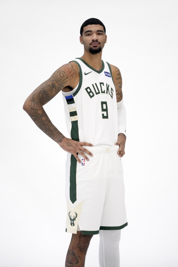 雄鹿vs雷霆  惊天24分大逆转！雄鹿上演疯狂翻盘，硬生生啃下雷霆！NBA季前赛