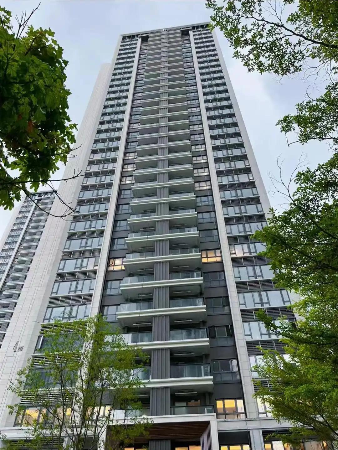 低层几乎不坐电梯，还要全额交电梯费，到底公平吗？
 
我住大楼二楼，在上下班高峰