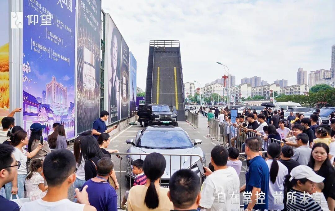 燃炸全城！仰望极限试驾盛宴登陆万家丽🚗💥
9月5日-6日，仰望汽车极限试驾活