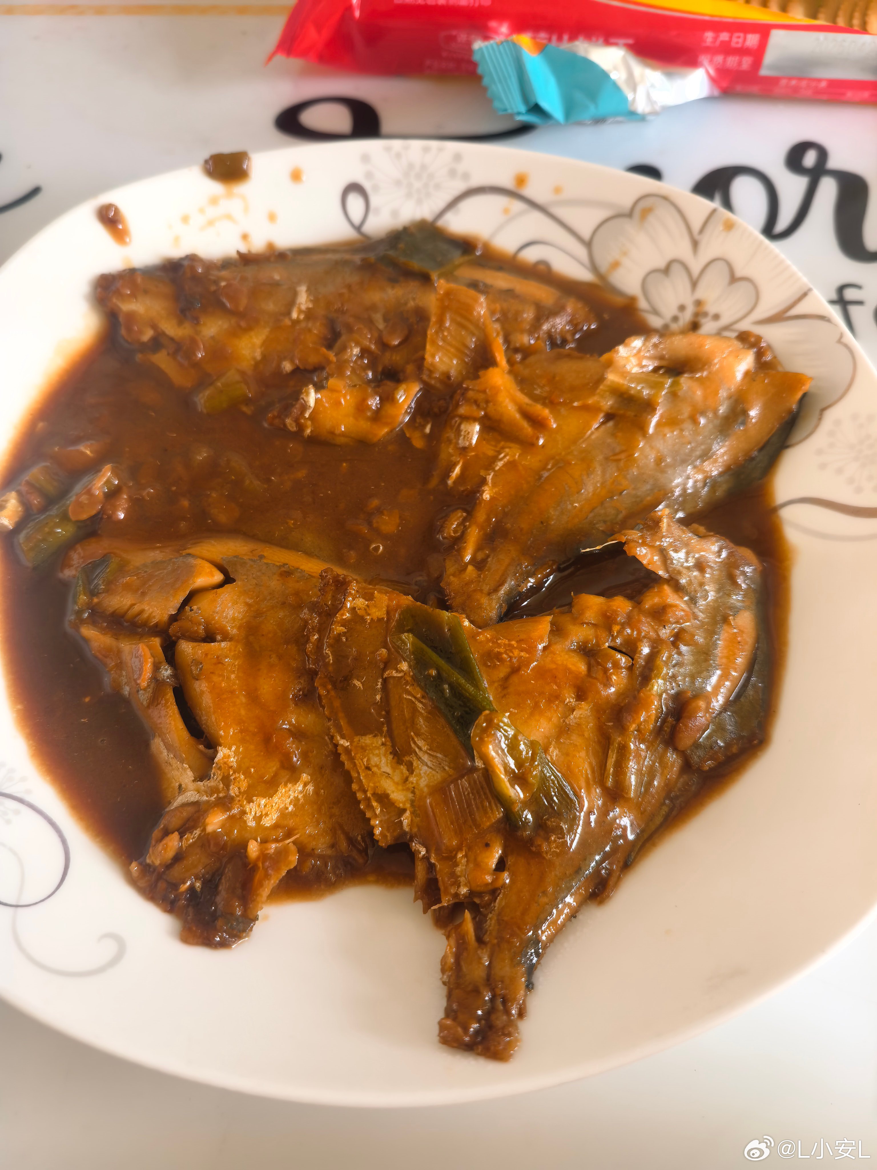 中午做了我爱吃的jing鱼，一吃鱼我就能吃好几碗饭，今日快乐是鱼给的！鲜美的鱼肉