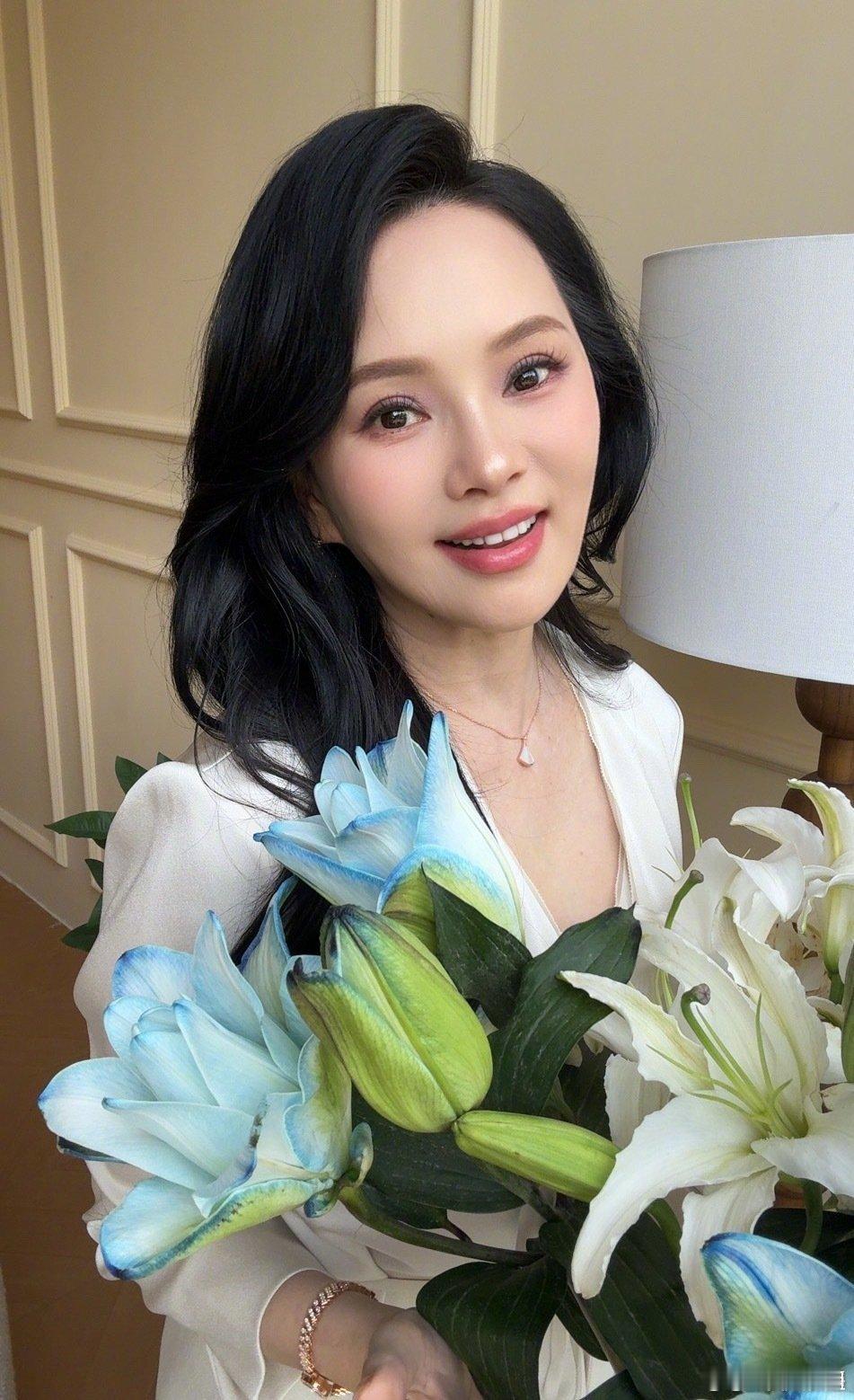 「伊能静尝试生酮饮食半年瘦到86斤」登上热搜后，伊能静发文回应，称瘦是瘦了，但还