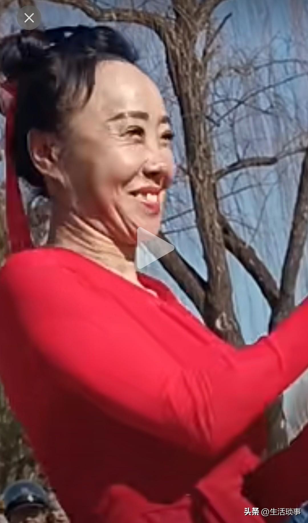 60多岁女人，自重点就那么难吗？
……
今天，又刷到了这个女人，截了个图，大家能