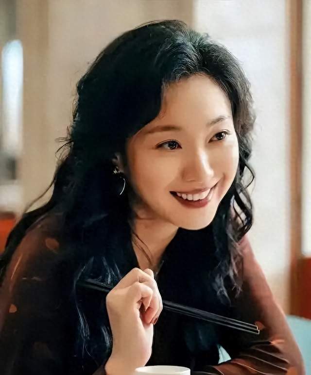 从 "蛇蝎美人" 到 "东北女警"，王佳佳用两个角色证明：什么叫剧抛