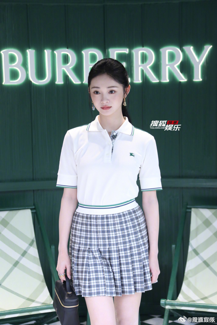 周洁琼亮相Burberry活动周洁琼亮相Burberry活动，生图好能打，学姐你
