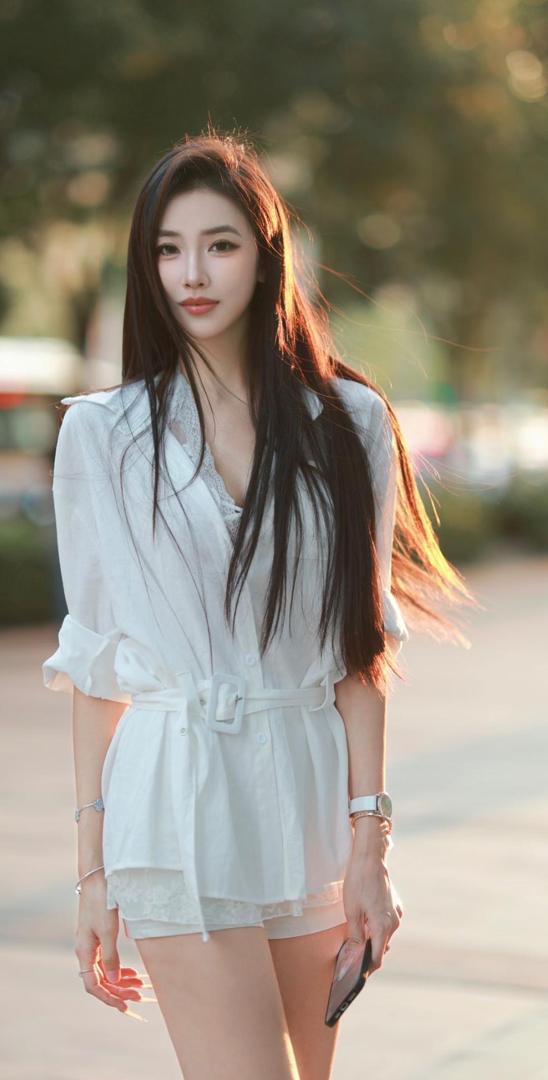 白衣飘飘，清风拂面。