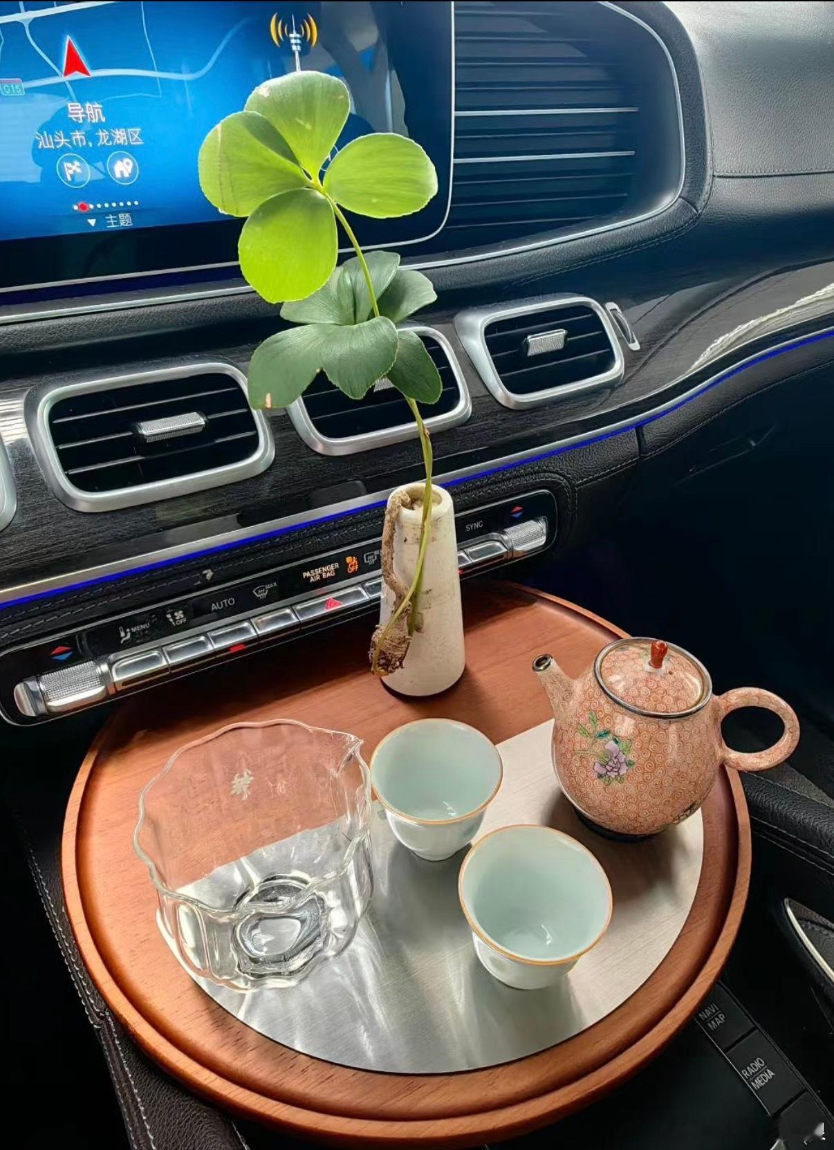 DIY车载磁吸茶盘、SUV改移动茶室…...不管在哪，先泡茶再说。在潮汕人这里，