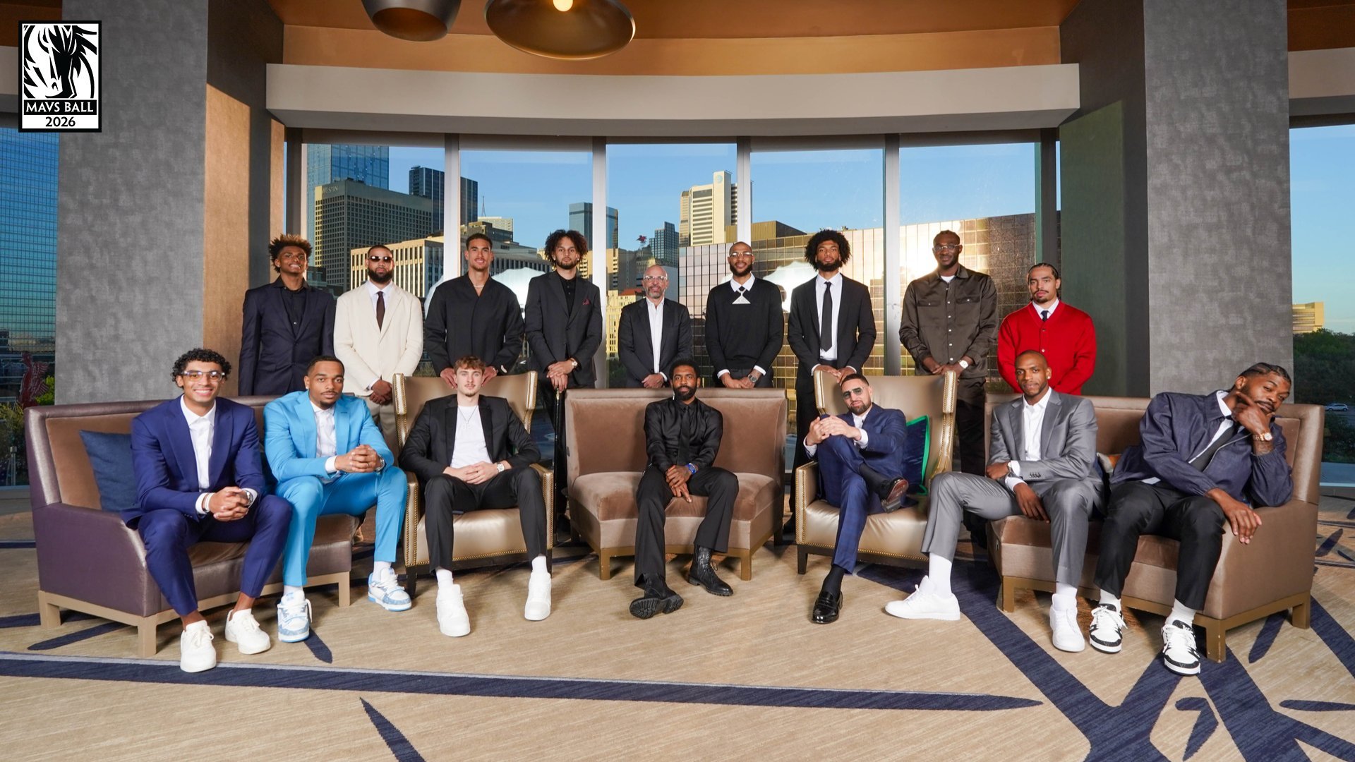 一年一度 Mavs Ball 大合照，希望明年开始阵容能更稳定一点（马勺你干嘛）