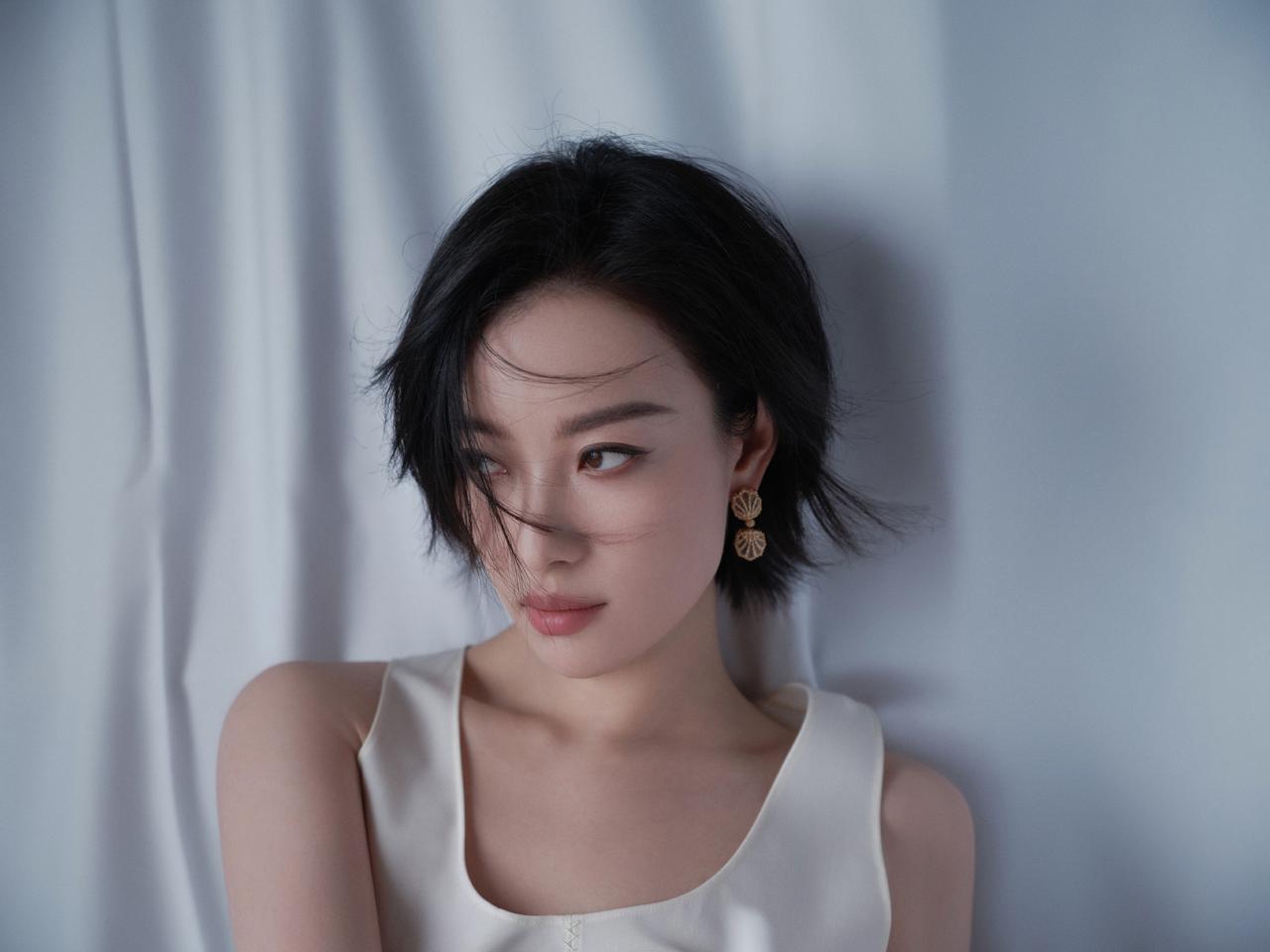 美的失语[飞吻]
倪妮